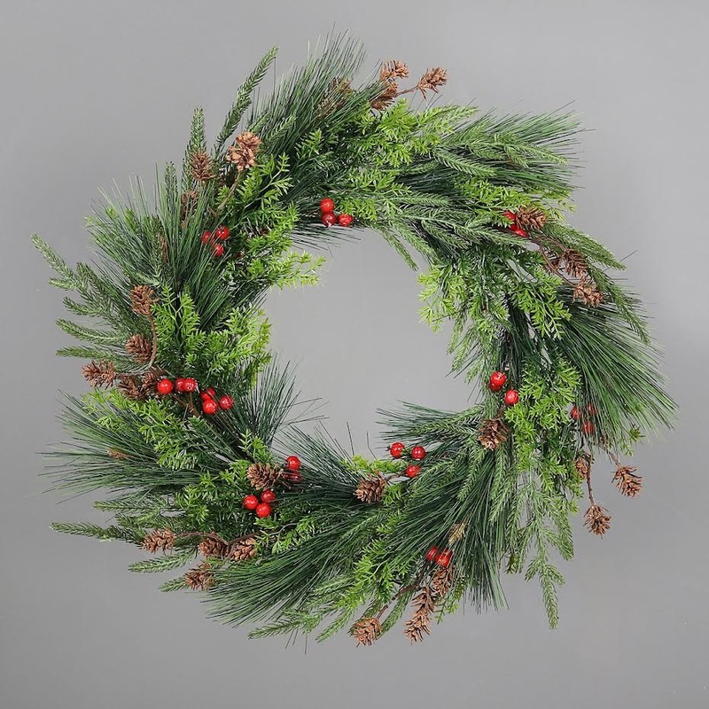 Pine-fir mix wreath with berries and cones (50 cm)