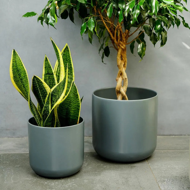 Lisbon Planter Charcoal 26cm Height 26cm Dia