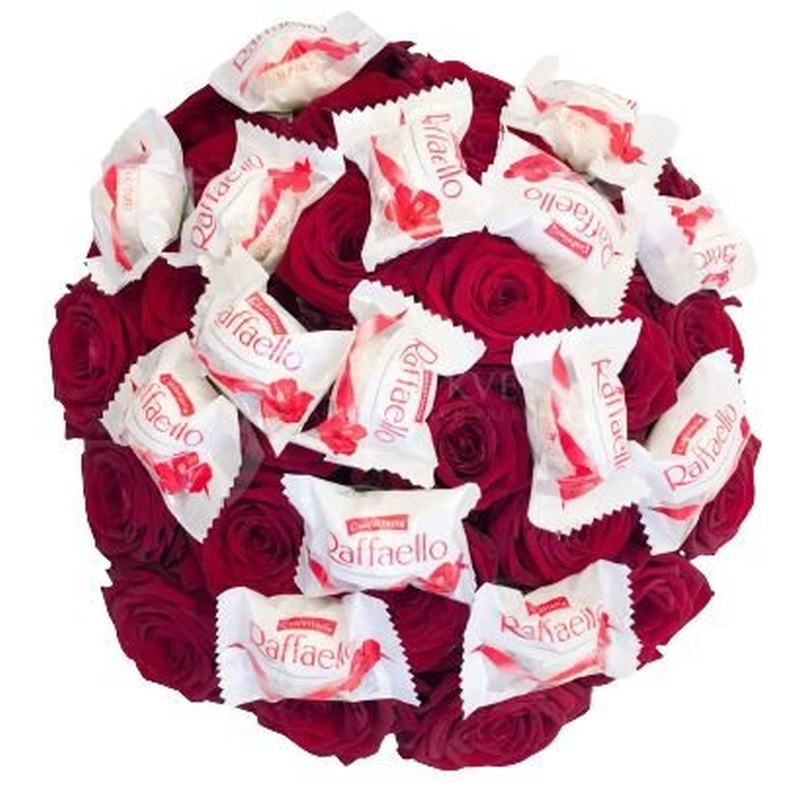 Charming Bouquet of Roses with Chocolate