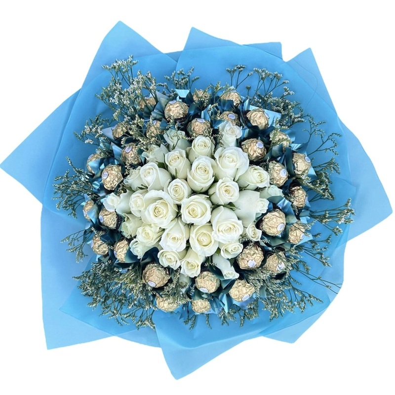 Lovely Bouquet of Roses with Chocolate and Limonium