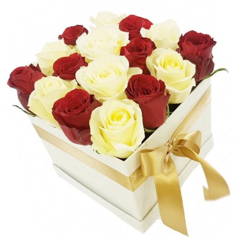 Red & White Roses Box