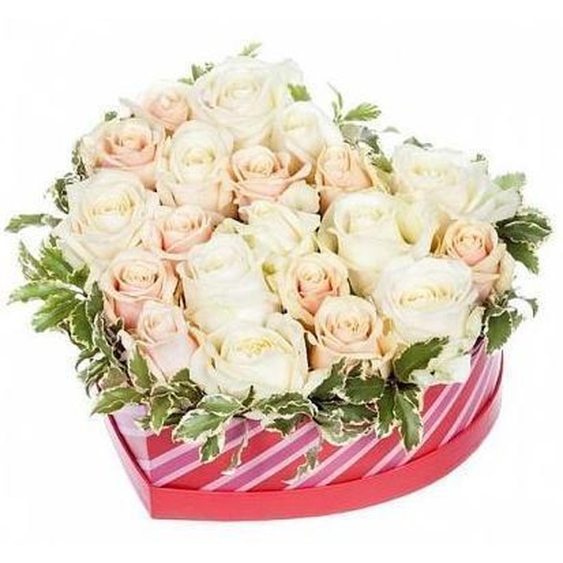 White and Peach Roses Box
