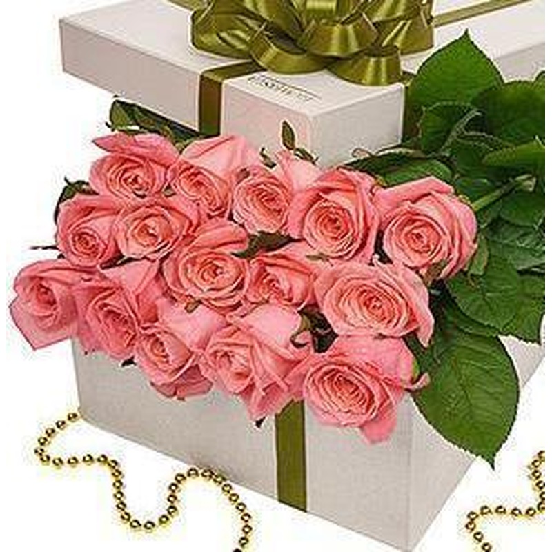 Dozen Pink Roses Luxury Box