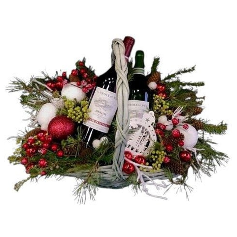 Christmas Wine Basket with Decoration