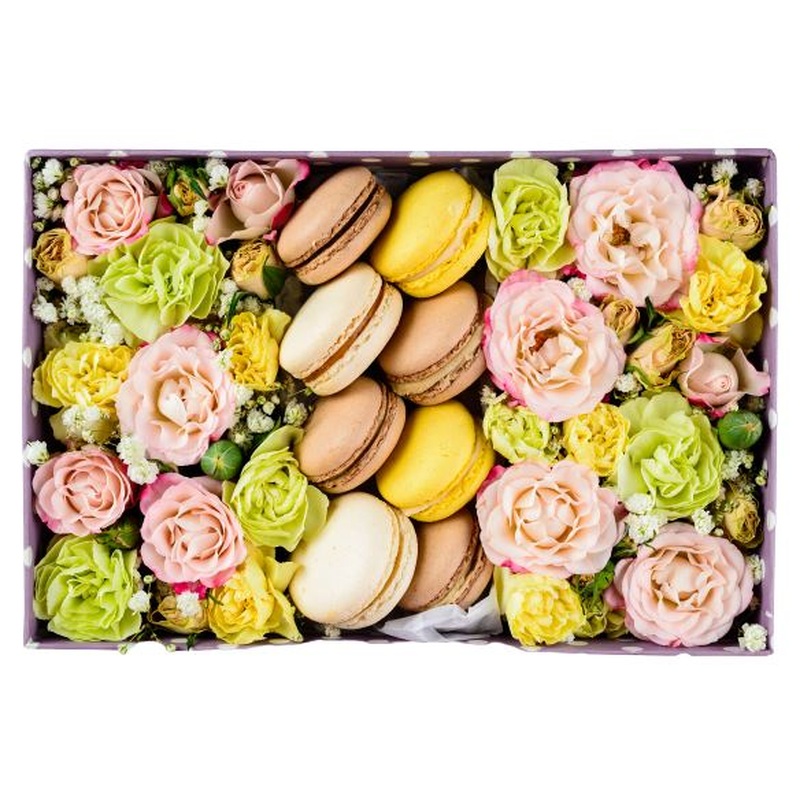 Spray Roses Box with Macaroons