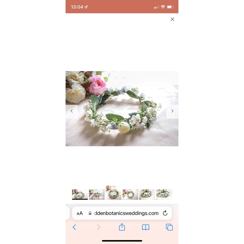 3x buttonhole white roses + 1x crown flower